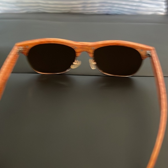 Sunglasses- no scratches or blemishes. - Picture 3 of 4